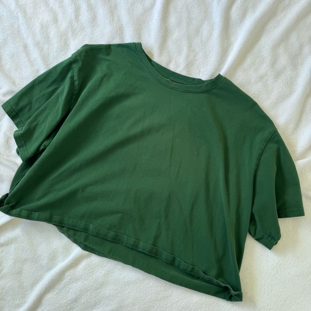 Cropped green tshirt